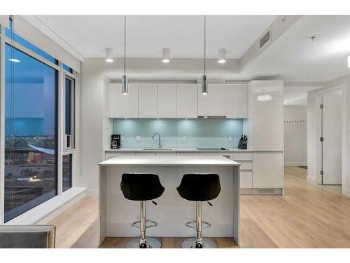 2002-1122 3 Street Se, Calgary, AB - Indoor Photo Showing Kitchen With Upgraded Kitchen