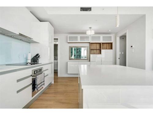 2002-1122 3 Street Se, Calgary, AB - Indoor Photo Showing Kitchen