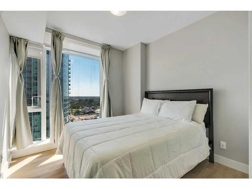 2002-1122 3 Street Se, Calgary, AB - Indoor Photo Showing Bedroom