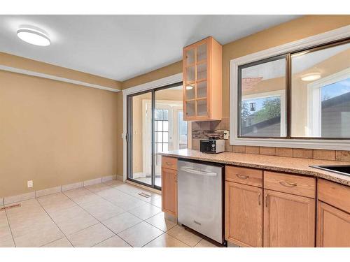 144 Macewan Glen Close Nw, Calgary, AB - Indoor Photo Showing Kitchen