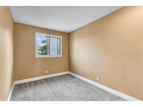 144 Macewan Glen Close Nw, Calgary, AB - Indoor Photo Showing Other Room