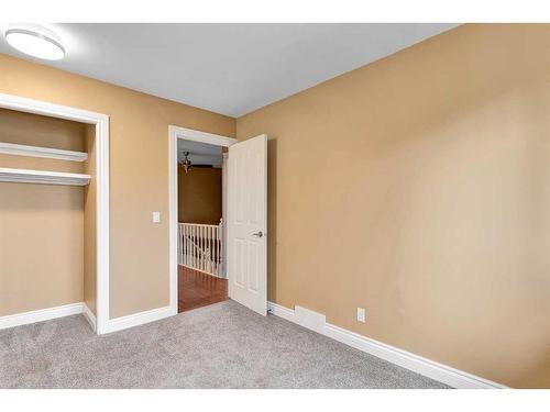 144 Macewan Glen Close Nw, Calgary, AB - Indoor Photo Showing Other Room