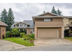 11 Edgehill Bay NW Calgary, AB T3A 2X2