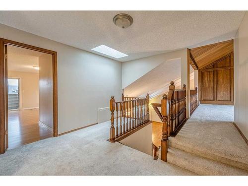 11 Edgehill Bay Nw, Calgary, AB - Indoor Photo Showing Other Room