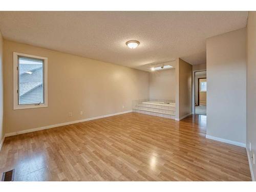 11 Edgehill Bay Nw, Calgary, AB - Indoor Photo Showing Other Room