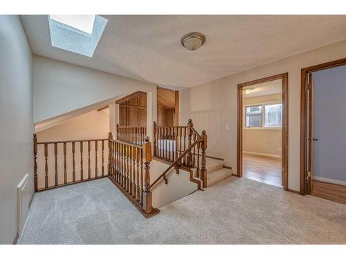 11 Edgehill Bay Nw, Calgary, AB - Indoor Photo Showing Other Room