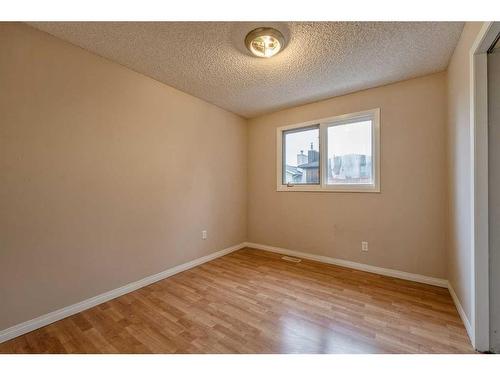 11 Edgehill Bay Nw, Calgary, AB - Indoor Photo Showing Other Room