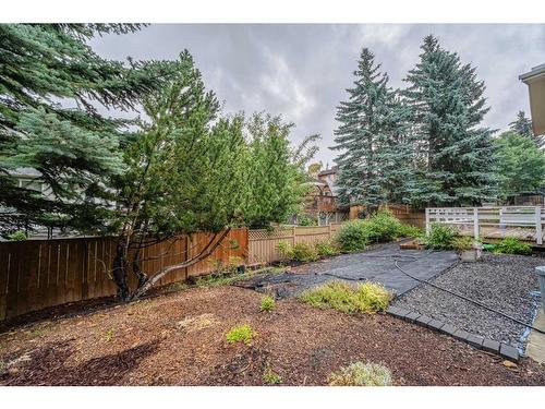 11 Edgehill Bay Nw, Calgary, AB - Outdoor