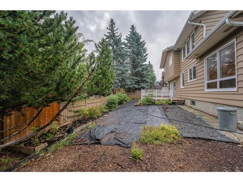 11 Edgehill Bay Nw, Calgary, AB - Outdoor