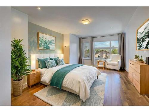 134 26 Avenue Ne, Calgary, AB - Indoor Photo Showing Bedroom