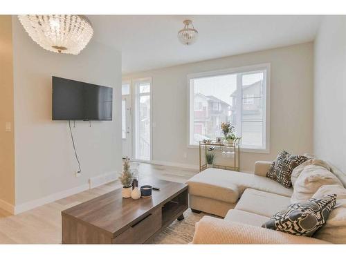 31 Crestbrook Drive Sw, Calgary, AB - Indoor Photo Showing Living Room