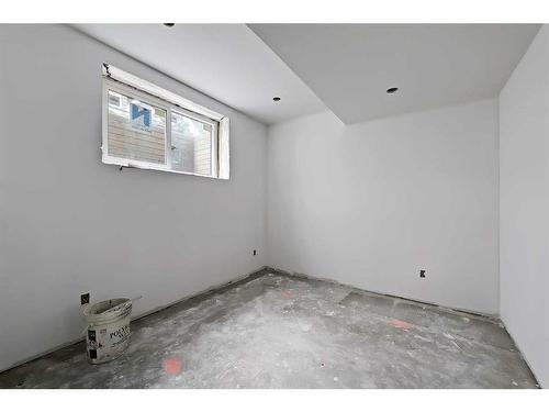 2812A 40 Street Sw, Calgary, AB - Indoor Photo Showing Other Room