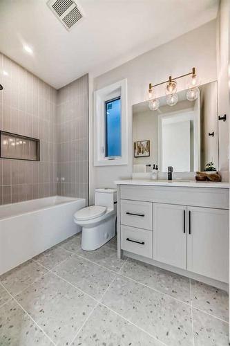 2812A 40 Street Sw, Calgary, AB - Indoor Photo Showing Bathroom