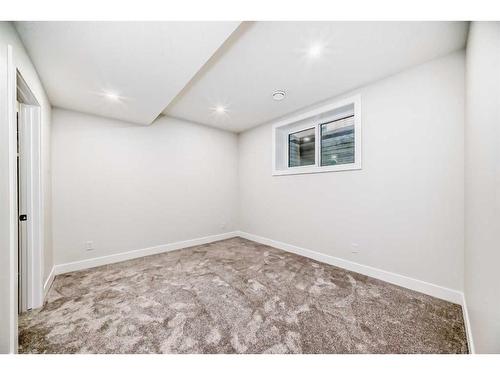 2812A 40 Street Sw, Calgary, AB - Indoor Photo Showing Other Room