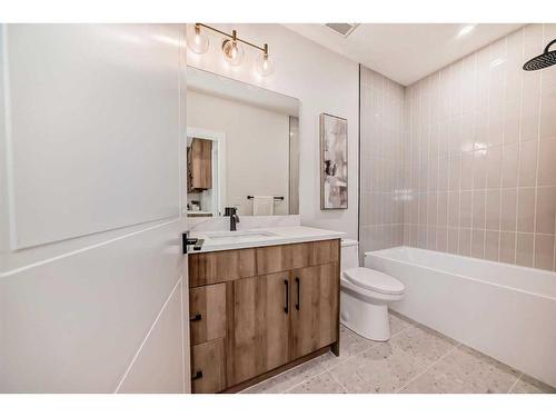 2812A 40 Street Sw, Calgary, AB - Indoor Photo Showing Bathroom