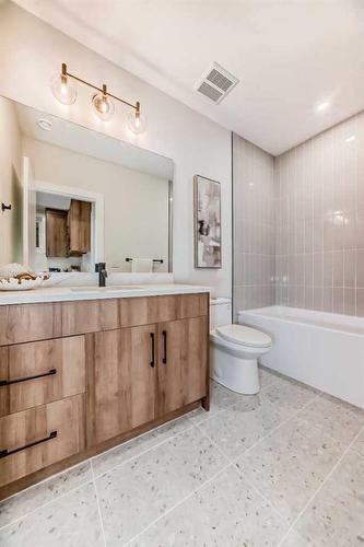 2812A 40 Street Sw, Calgary, AB - Indoor Photo Showing Bathroom