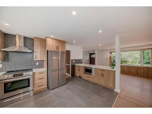 615 101 Avenue Sw, Calgary, AB - Indoor Photo Showing Kitchen