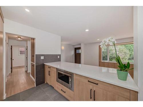 615 101 Avenue Sw, Calgary, AB - Indoor Photo Showing Kitchen With Upgraded Kitchen