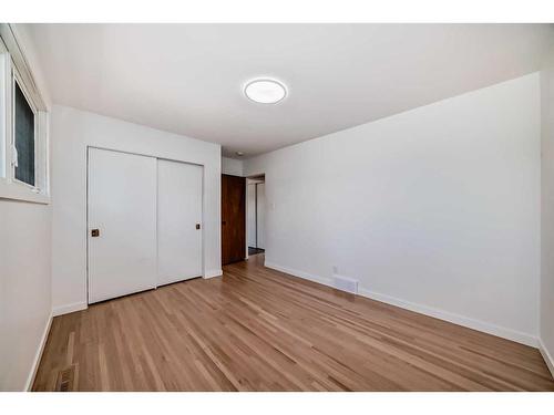 615 101 Avenue Sw, Calgary, AB - Indoor Photo Showing Other Room