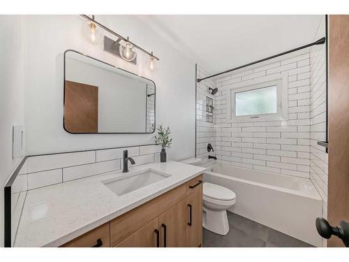 615 101 Avenue Sw, Calgary, AB - Indoor Photo Showing Bathroom