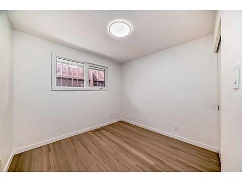 615 101 Avenue Sw, Calgary, AB - Indoor Photo Showing Bathroom