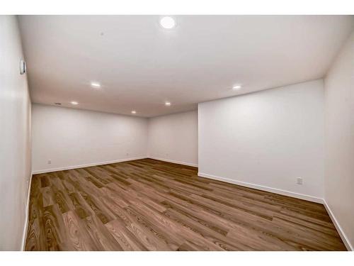 615 101 Avenue Sw, Calgary, AB - Indoor Photo Showing Other Room