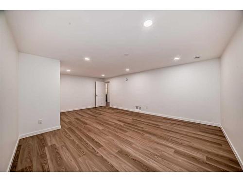 615 101 Avenue Sw, Calgary, AB - Indoor Photo Showing Other Room