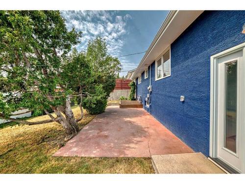 615 101 Avenue Sw, Calgary, AB - Indoor Photo Showing Laundry Room