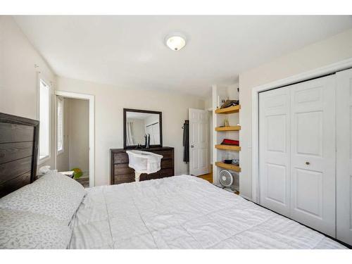 7135 Temple Drive Ne, Calgary, AB - Indoor Photo Showing Bedroom