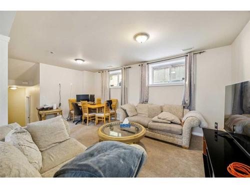 7135 Temple Drive Ne, Calgary, AB - Indoor Photo Showing Living Room