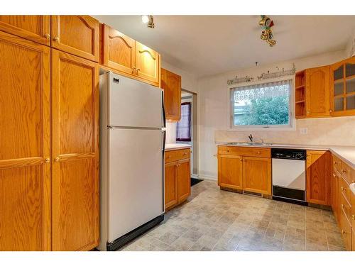 611 Agate Crescent Se, Calgary, AB - Indoor Photo Showing Kitchen With Double Sink