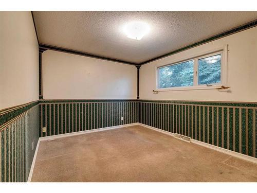 611 Agate Crescent Se, Calgary, AB - Indoor Photo Showing Other Room