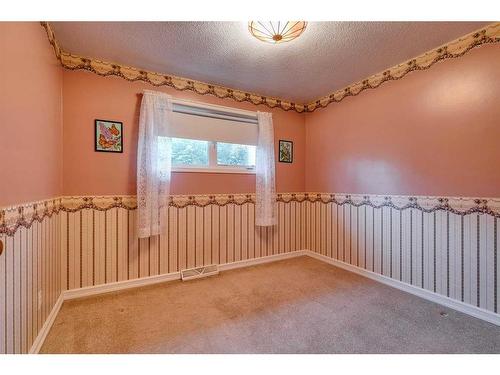 611 Agate Crescent Se, Calgary, AB - Indoor Photo Showing Other Room