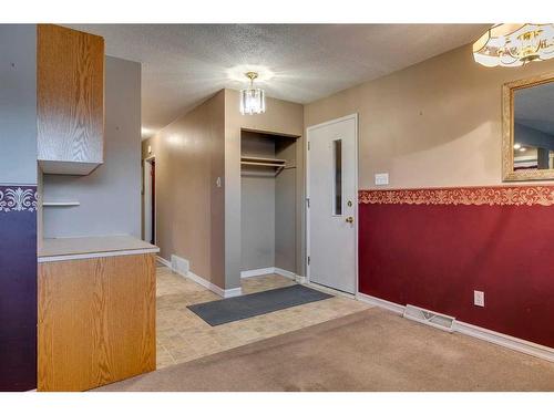 611 Agate Crescent Se, Calgary, AB - Indoor Photo Showing Other Room