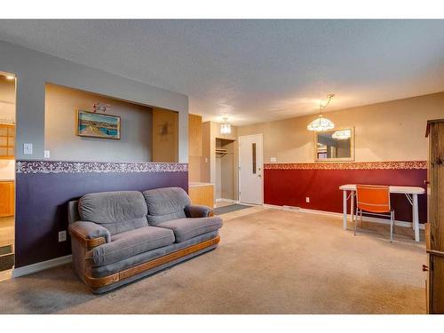 611 Agate Crescent Se, Calgary, AB - Indoor