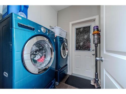 124 Westcreek Green, Chestermere, AB - Indoor Photo Showing Laundry Room