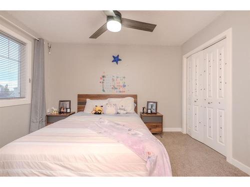 124 Westcreek Green, Chestermere, AB - Indoor Photo Showing Bedroom