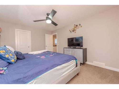 124 Westcreek Green, Chestermere, AB - Indoor Photo Showing Bedroom