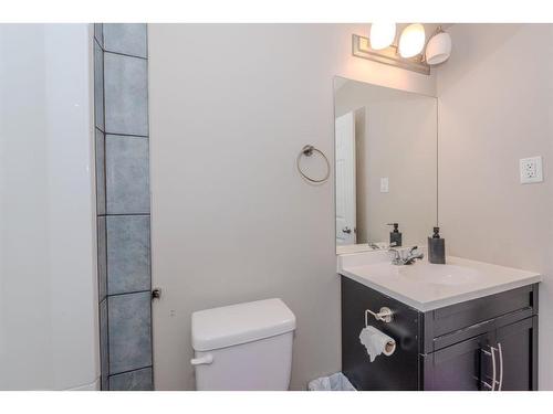 124 Westcreek Green, Chestermere, AB - Indoor Photo Showing Bathroom