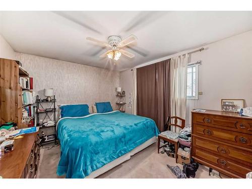 4424 3 Street Ne, Calgary, AB - Indoor Photo Showing Bedroom