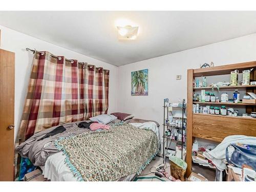 4424 3 Street Ne, Calgary, AB - Indoor Photo Showing Bedroom