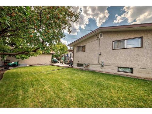 4424 3 Street Ne, Calgary, AB - Outdoor