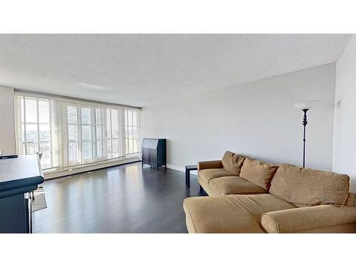 1506-733 14 Avenue Sw, Calgary, AB - Indoor Photo Showing Living Room