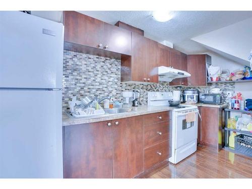 21 Saddlelake Gardens Ne, Calgary, AB - Indoor Photo Showing Kitchen