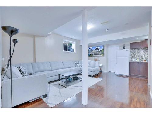 21 Saddlelake Gardens Ne, Calgary, AB - Indoor Photo Showing Living Room