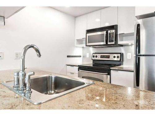 1103-1110 11 Street Sw, Calgary, AB - Indoor Photo Showing Kitchen With Stainless Steel Kitchen