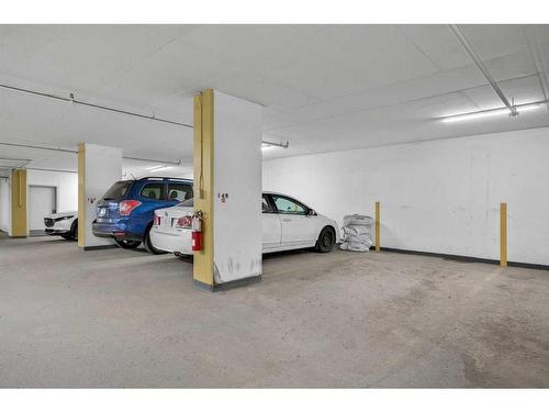 808-624 8 Avenue Se, Calgary, AB - Indoor Photo Showing Garage