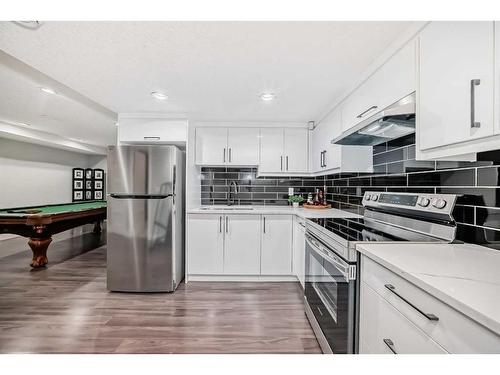 284 Aspenmere Circle, Chestermere, AB - Indoor Photo Showing Kitchen With Upgraded Kitchen