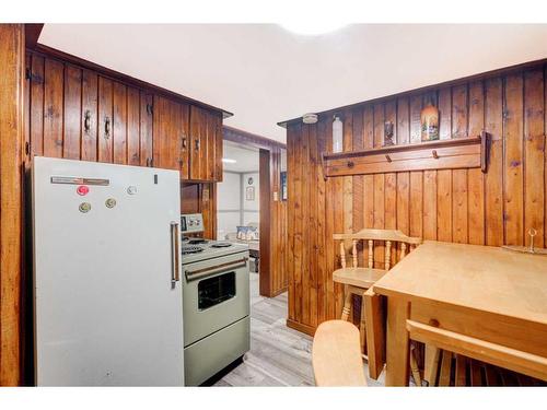 6 New Place Se, Calgary, AB - Indoor Photo Showing Kitchen