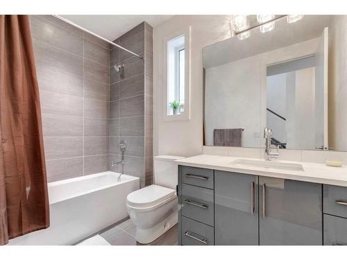 1-1723 10 Street Sw, Calgary, AB - Indoor Photo Showing Bathroom